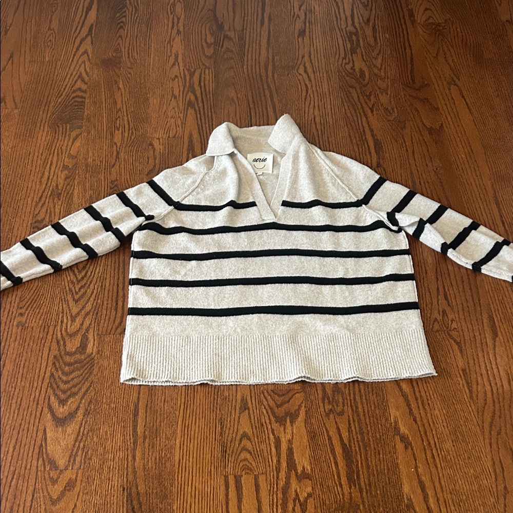 Aerie V-Neck Sweater in Cream and Black